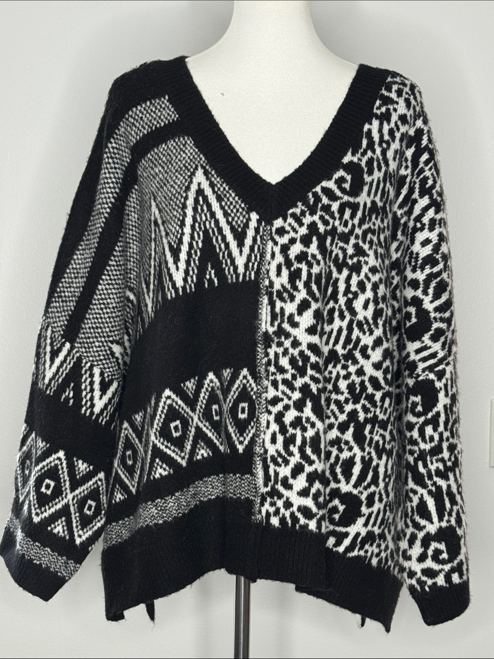 POL Black & White Mixed Geometric & Animal V-Neck Sweater Super Stylish & Soft